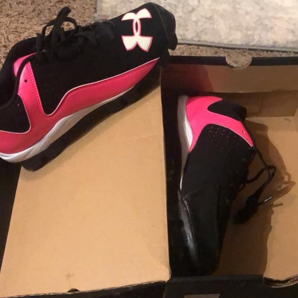 Under armour cleats size 6y brand new